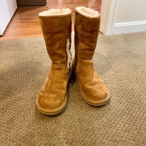 Women’s Tan Hard-Toe Ugg Boots Size 8